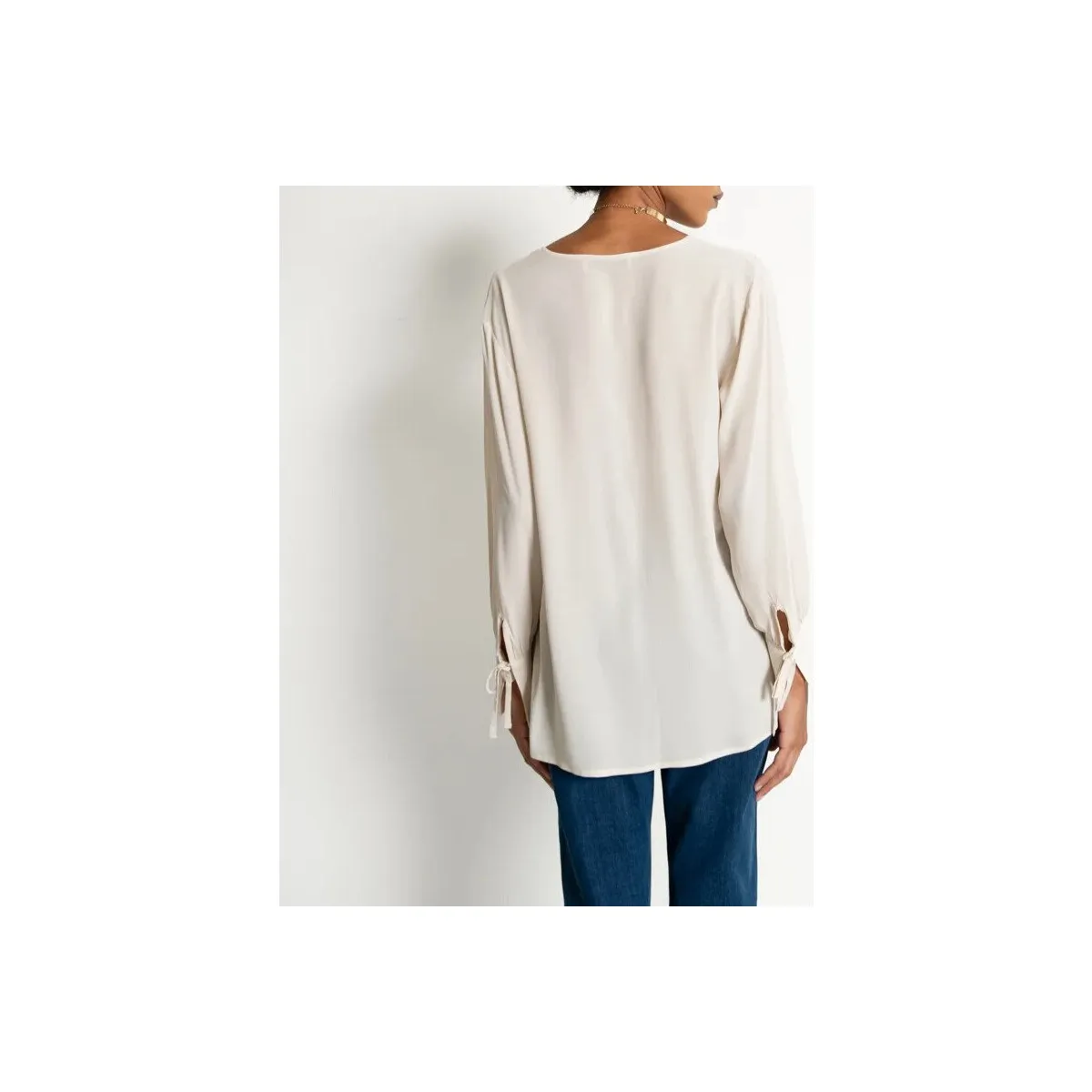 BLUSA CON SCOLLO ALLA COREANA Art. QP1TZ021