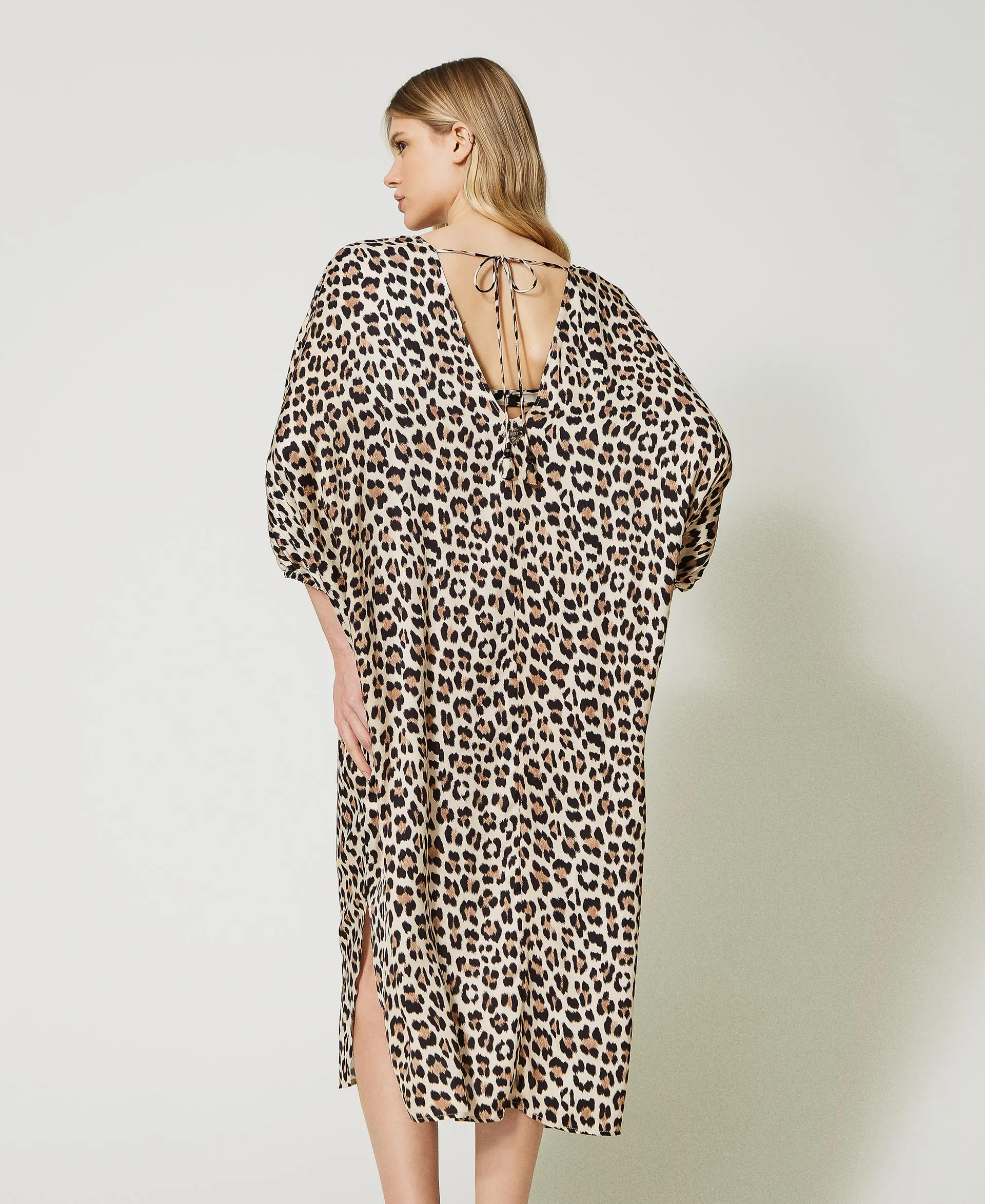 Caftán de raso animal print
