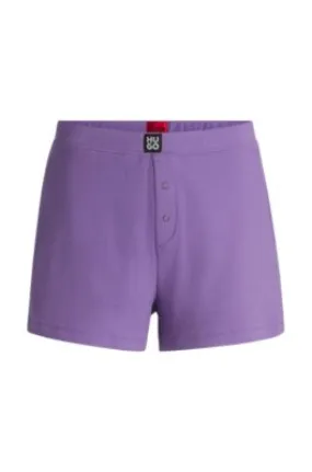 Pantalones de pijama cortos en algodón elástico de canalé con logo apilado