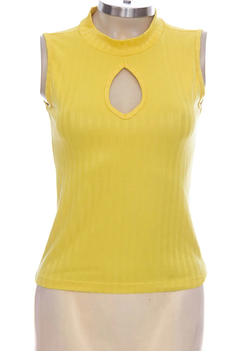 Top / Camiseta color Amarillo - Closeando