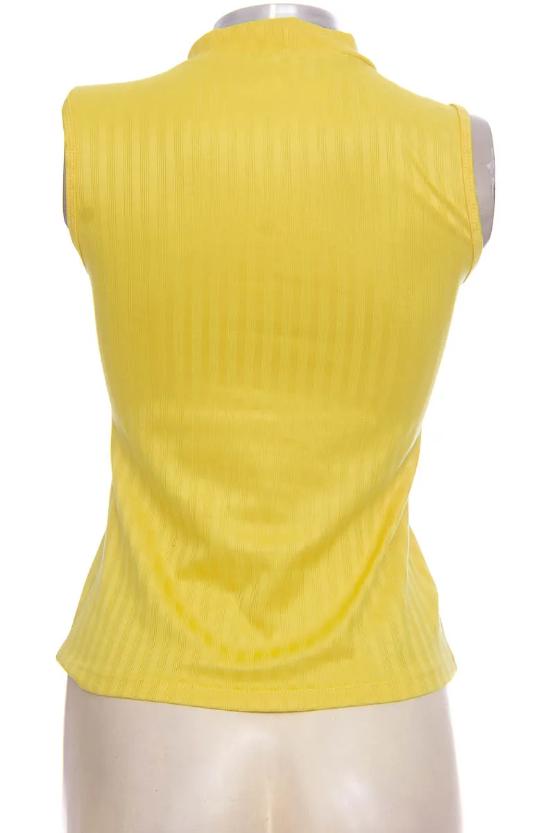 Top / Camiseta color Amarillo - Closeando